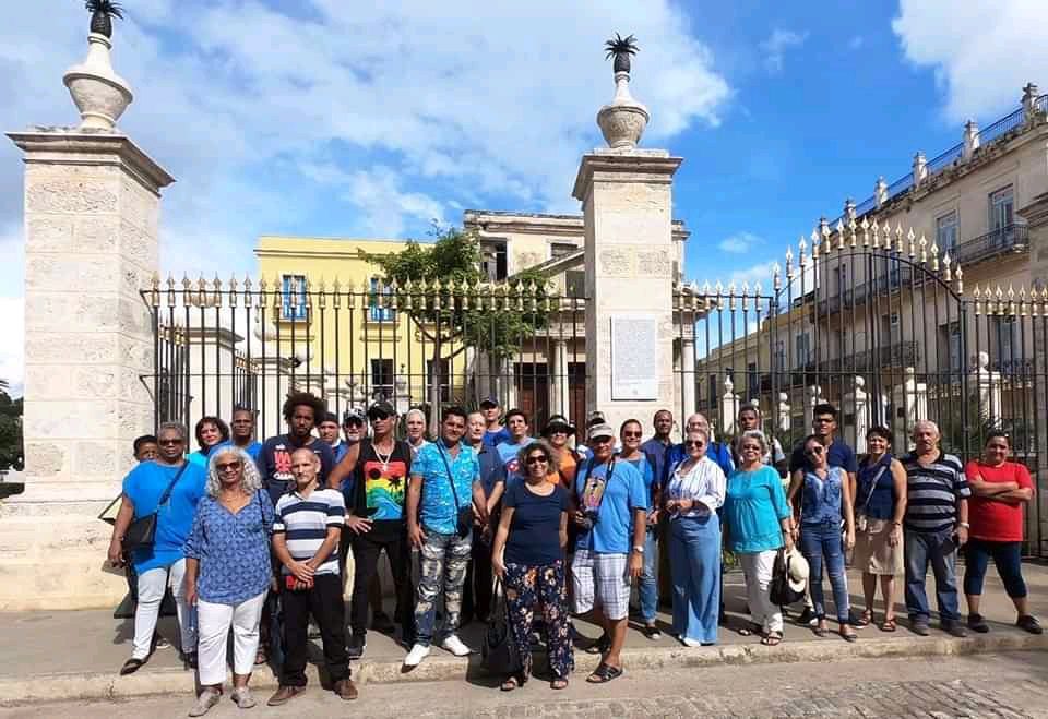 Miembros fundadores de Fotos de La Habana en el Templete