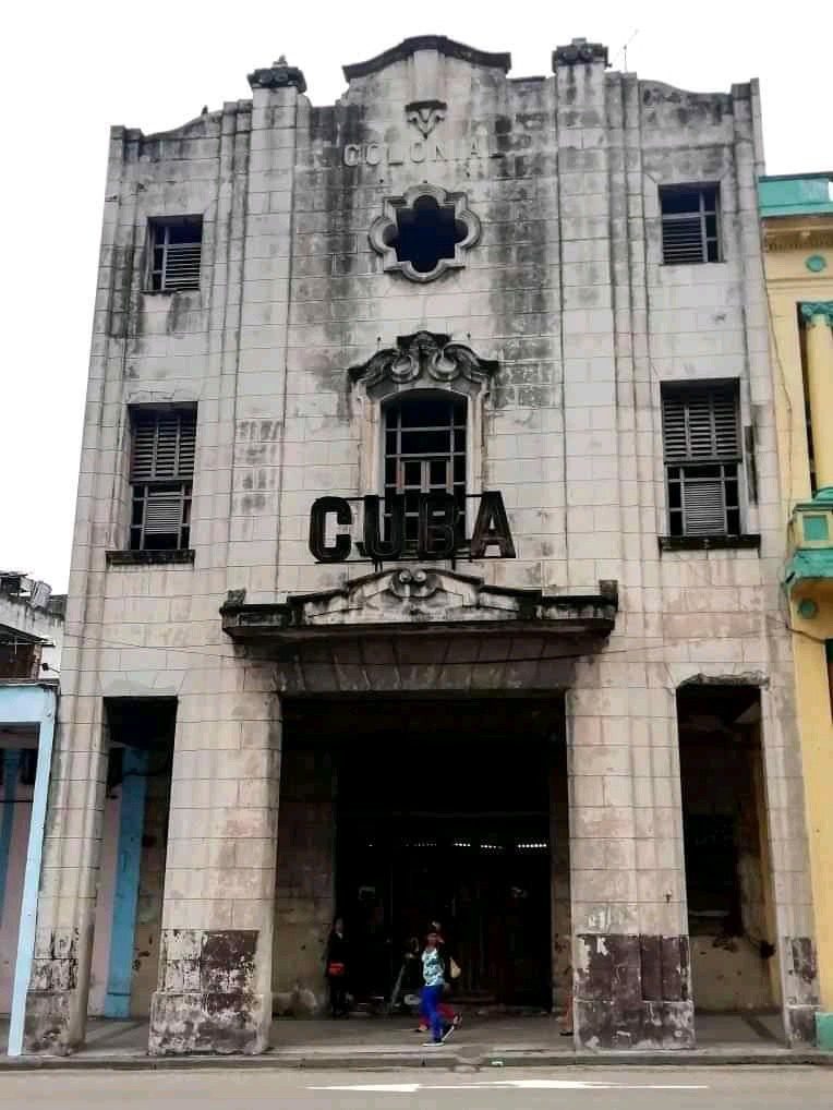 Cine Cuba, uno de los cines de la calle Reina