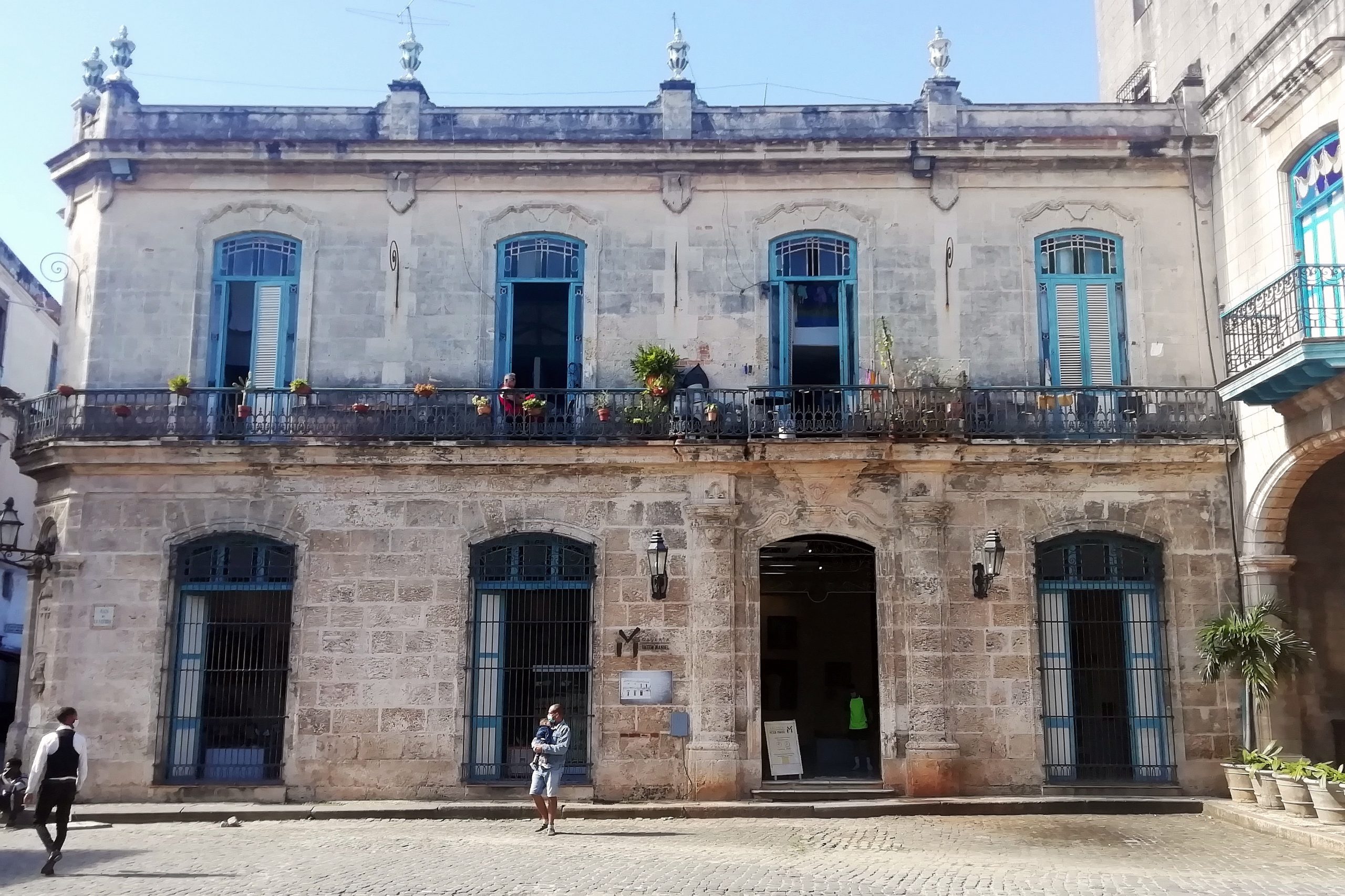 Casa de Banos Plaza de la Catedral la Habana scaled