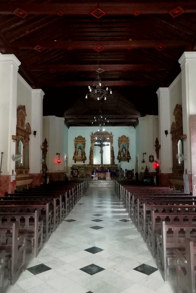 Interior de la Iglesia de San Judas Tadeo y San Nicolás de Bari