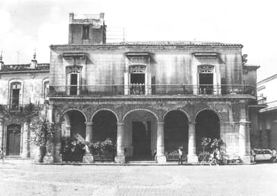 Vista frontal de la casa del Marqués de Aguas Claras.