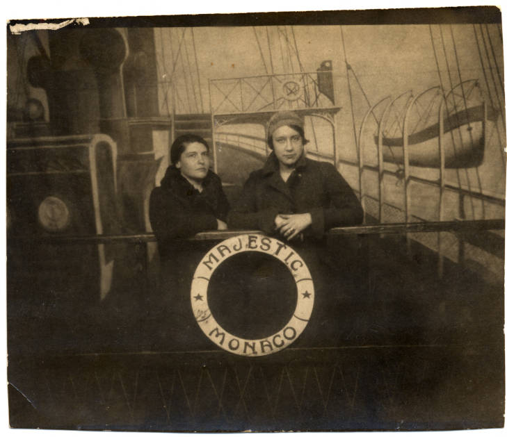 Amelia Peláez y Lydia Cabrera en ruta a París 1930 (y nadie diría que son bellezas)
