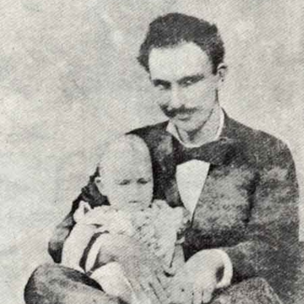 Jose Marti con su hijo