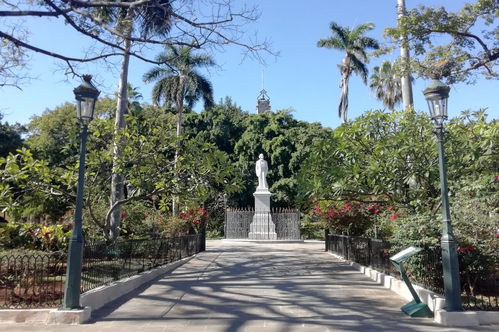 Plaza de Armas de La Habana entre las calles O'Reilly y Obispo