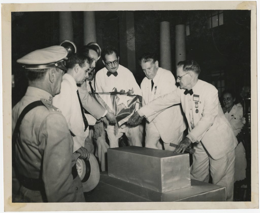 Urna con los restos de José Martí, 1951