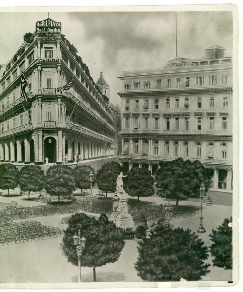 Manzana de Gómez a la derecha y Hotel Plaza al fondo a la izquierda