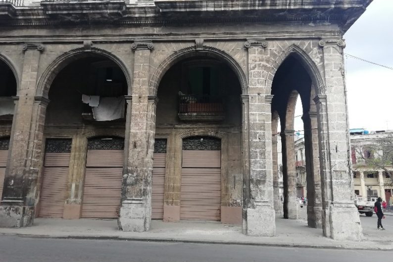 Palacio de Villalba Habana Detalle de la fachada por la calle Monte