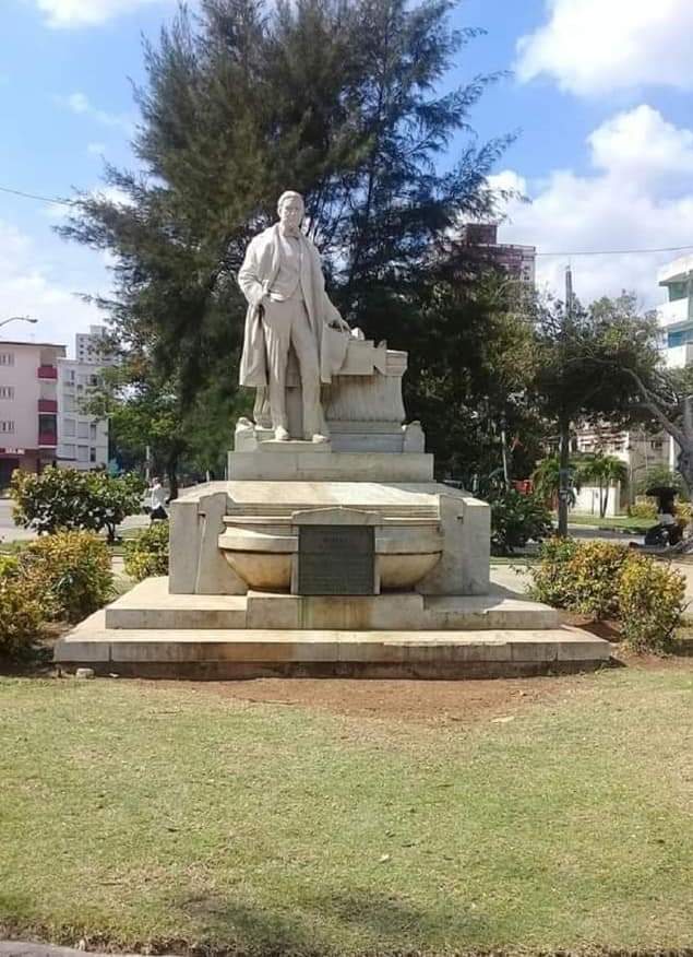 Monumento a Francisco Frías "Conde de Pozos Dulces" en el Parque homónimo del Vedado