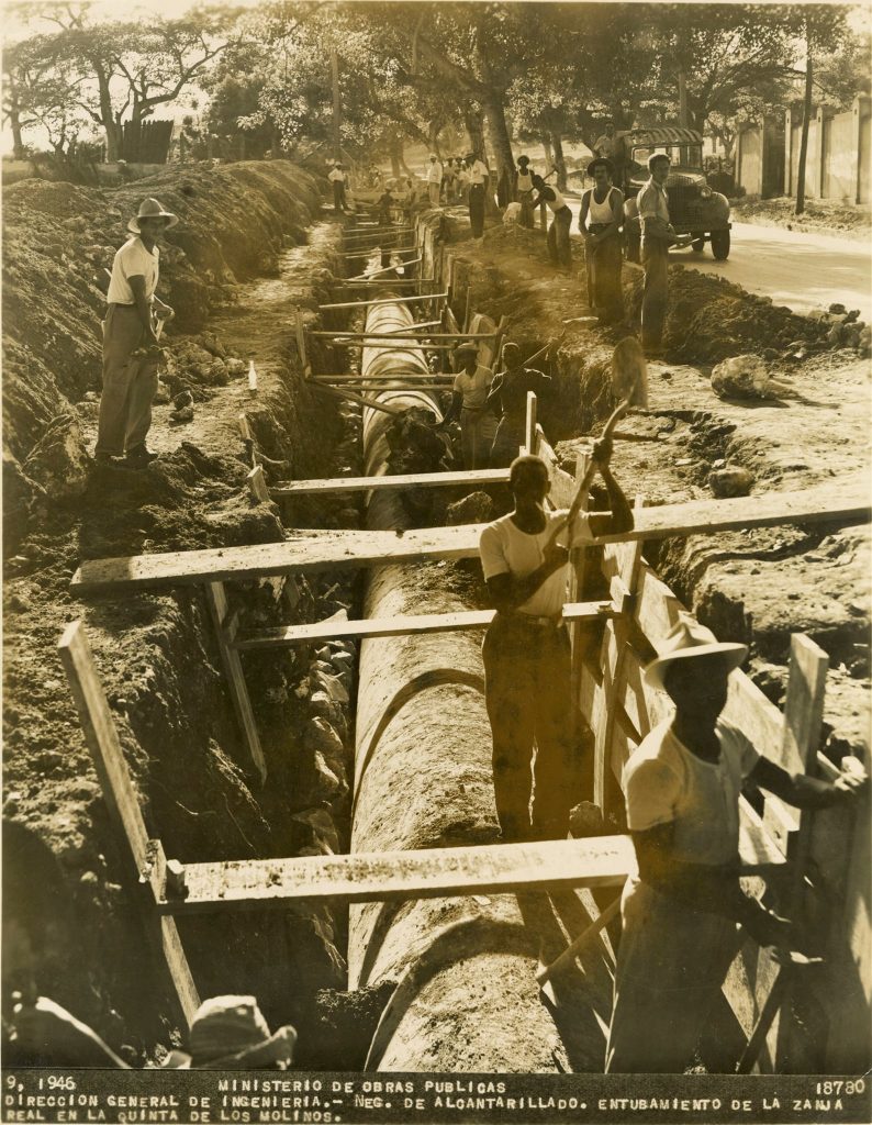 entubamiento de la zanja real en la quinta de los molinos 1946