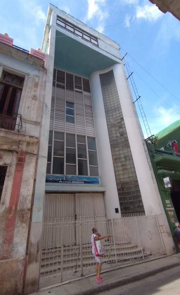Edificio del antiguo Periódico Información en la calle San Rafael