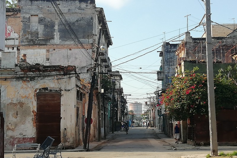 calle alambique habana vieja cuba