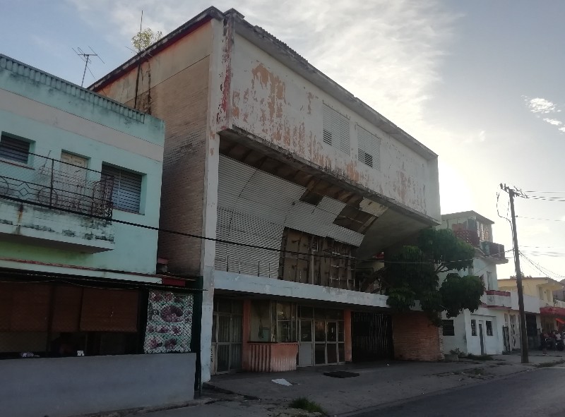 Cine Ambassador, lujo y modernidad (Cines de La Habana)