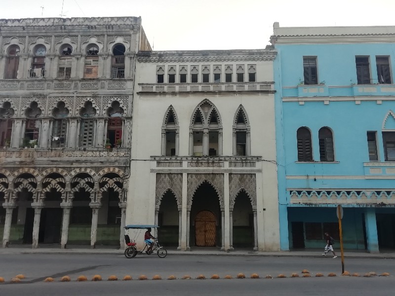 Un cine Universal entre conventos (Cines de La Habana)