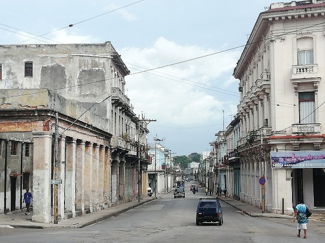 Calle Belascoaín desde la calle Figuras La Habana