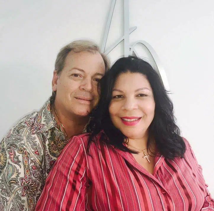 La actriz María Teresa Pina con su esposo el presentador y locutor Niro de la Rúa