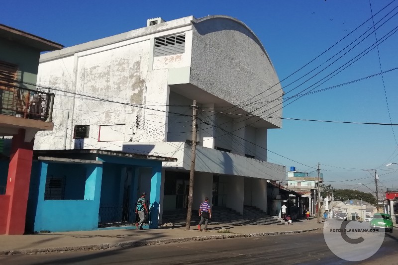 Cine Continental un mini Yara en San Miguel (Cines de La Habana)