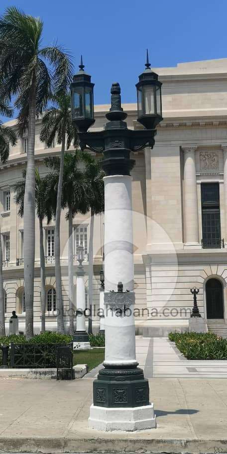 Farola del Capitolio de La Habana