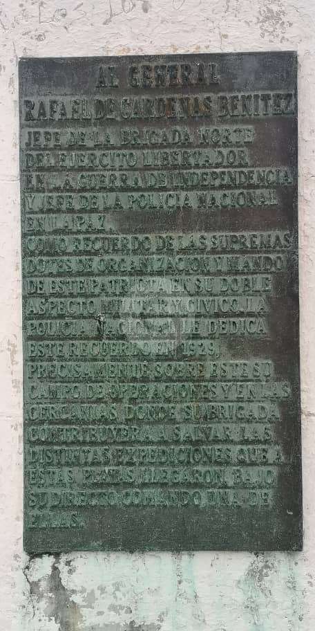 Tarja del Monumento a Rafael de Cardenas