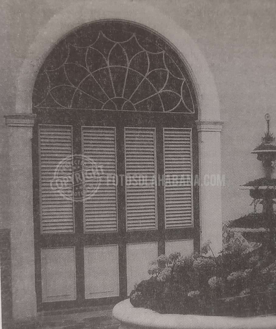 Puerta y vitral Quinta San Jose