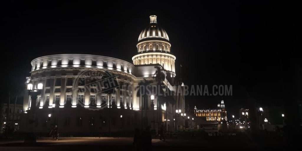 Capitolio de La Habana de noche