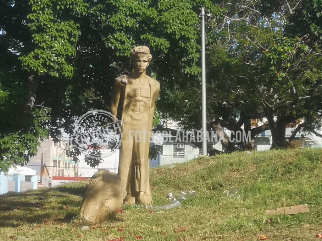 Estatua de Nguyen Van Troi en el Parque Van Troi en La Habana