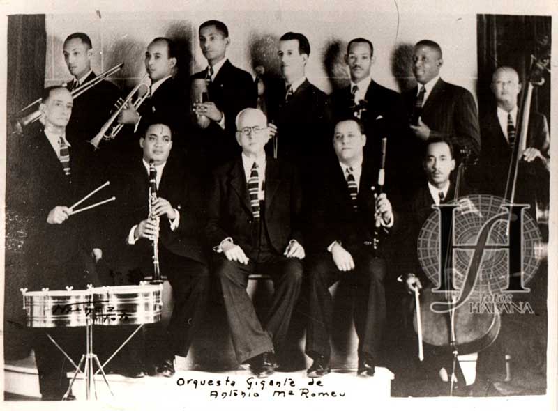 CUBAN-MUSIC-ANTONIO-ROMEU-&-HIS-GIANT-BAND-VINTAGE-CUBA-1950s,-con Barbarito Diez